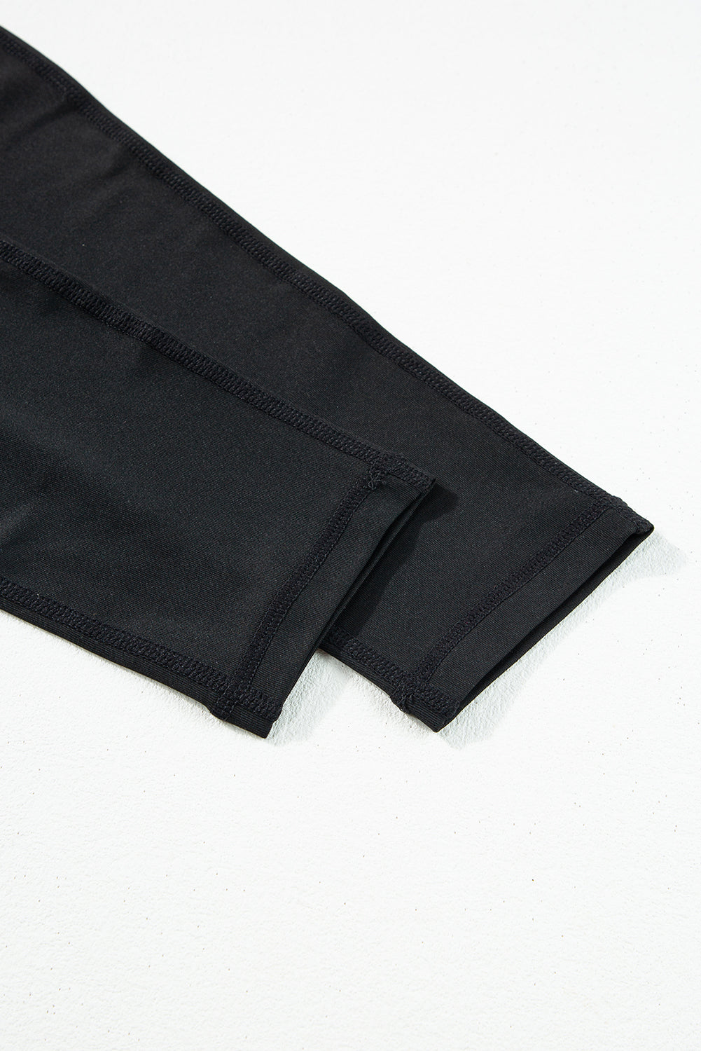 Black High Waist Backless Side Pockets Slim Fit Sports JumpsuitMaterial:90%Polyester+10%Elastane
Stay comfy and stylish during workouts with this sport jumpsuit
It features a high waist design that offers a flatt