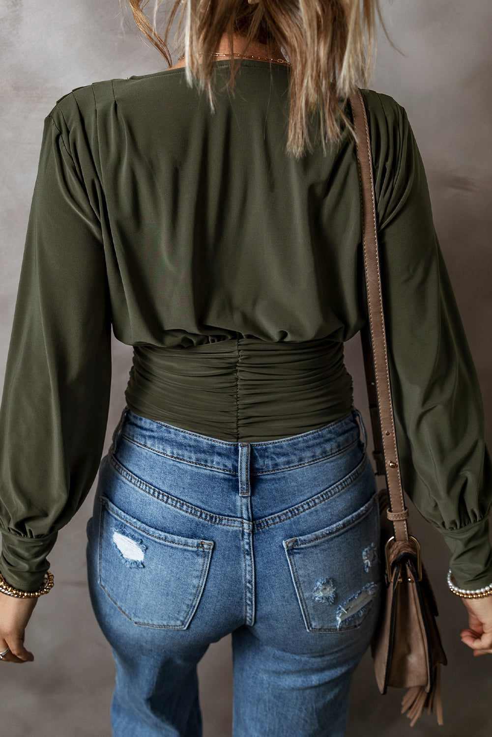 Moss Green Wrap V Neck Ruched Long Sleeve BodysuitMaterial:85%Polyester+15%Elastane
• Elevate your wardrobe with the bodysuit, featuring a flattering ruched design that accentuates your curves effortlessly.
• Emb