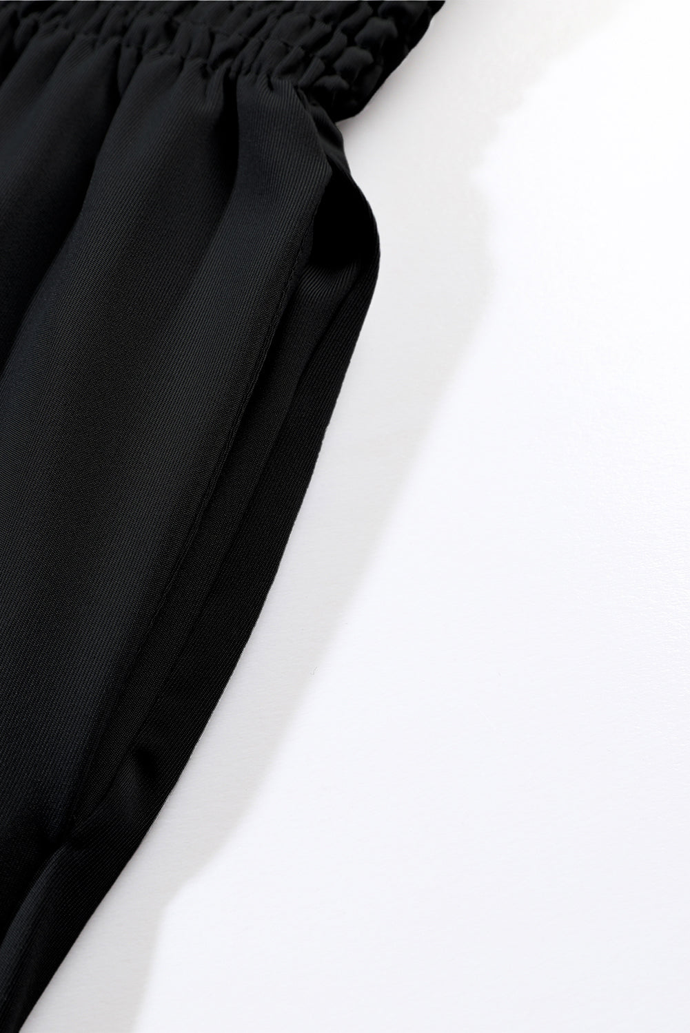 Black Pocketed Smocked High Waist JoggersMaterial:95%Polyester+5%Elastane
These jogger pants are very cozy to wear with 95%Polyester+5%Elastane made
The smocked design adds a stylish touch a