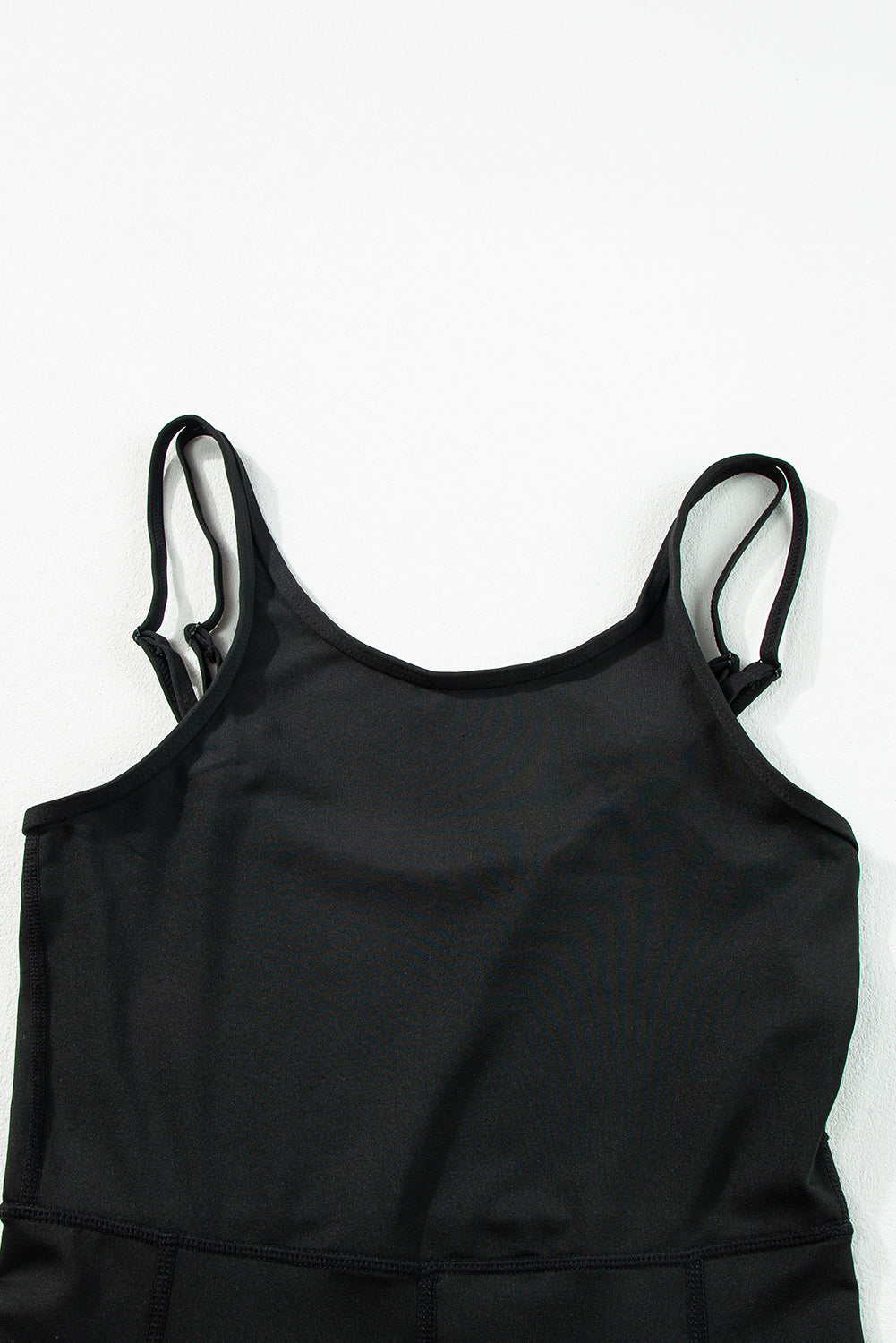 Black High Waist Backless Side Pockets Slim Fit Sports JumpsuitMaterial:90%Polyester+10%Elastane
Stay comfy and stylish during workouts with this sport jumpsuit
It features a high waist design that offers a flatt