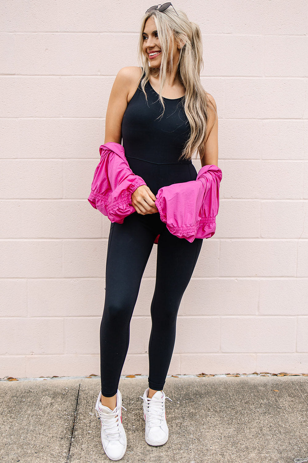 Black High Waist Backless Side Pockets Slim Fit Sports JumpsuitMaterial:90%Polyester+10%Elastane
Stay comfy and stylish during workouts with this sport jumpsuit
It features a high waist design that offers a flatt
