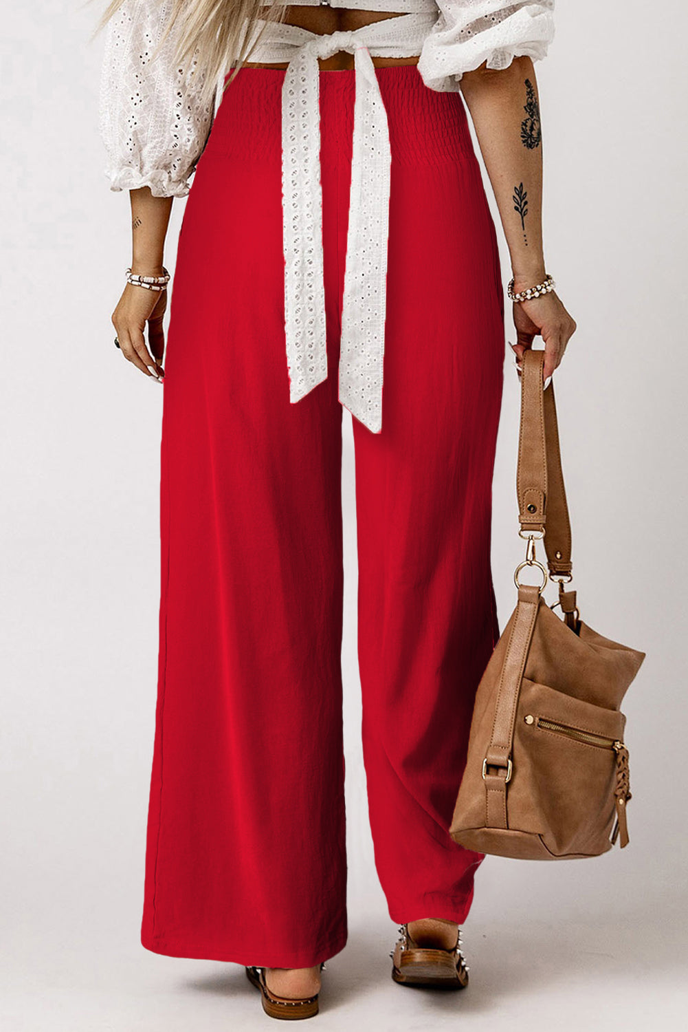 Black Smocked Wide Waistband High Waist Wide Leg PantsMaterial:65%COTTON+35%POLYESTER
Flattering smocked waistband cinches at the
waist for a lovely silhouette
High waist design elongates legs for a
st