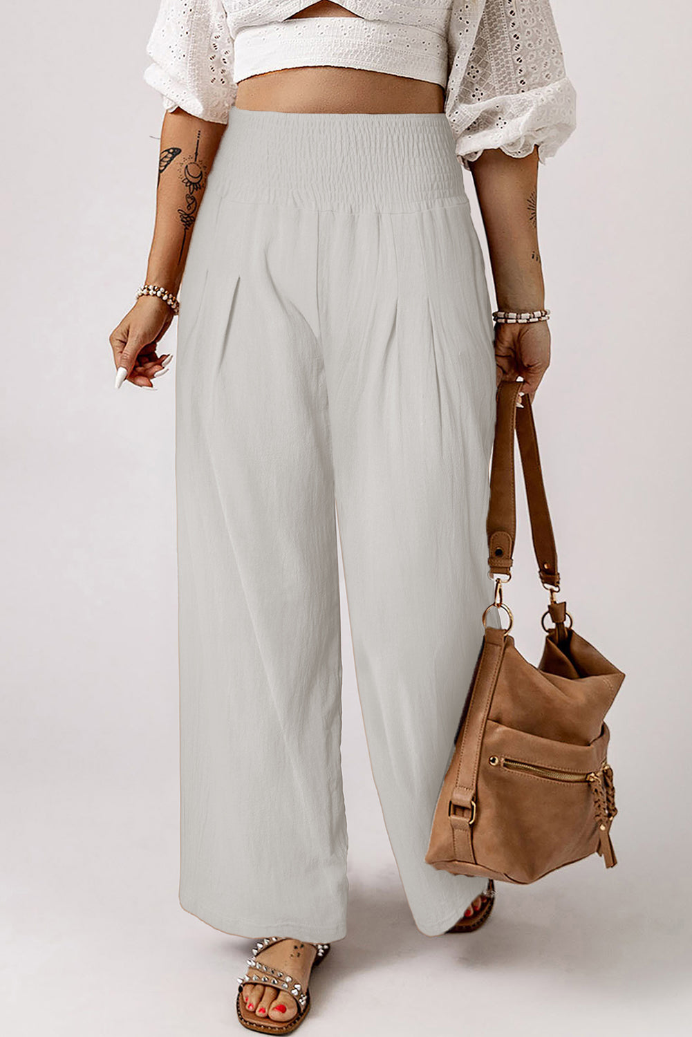 Black Smocked Wide Waistband High Waist Wide Leg PantsMaterial:65%COTTON+35%POLYESTER
Flattering smocked waistband cinches at the
waist for a lovely silhouette
High waist design elongates legs for a
st