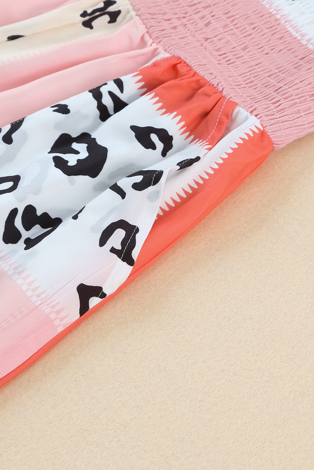 Pink Leopard Color Block Patchwork Strap JumpsuitMaterial:100%Polyester
The pink leopard color block mix print design creates a trendy and playful look, perfect for making a fashion statement.
The