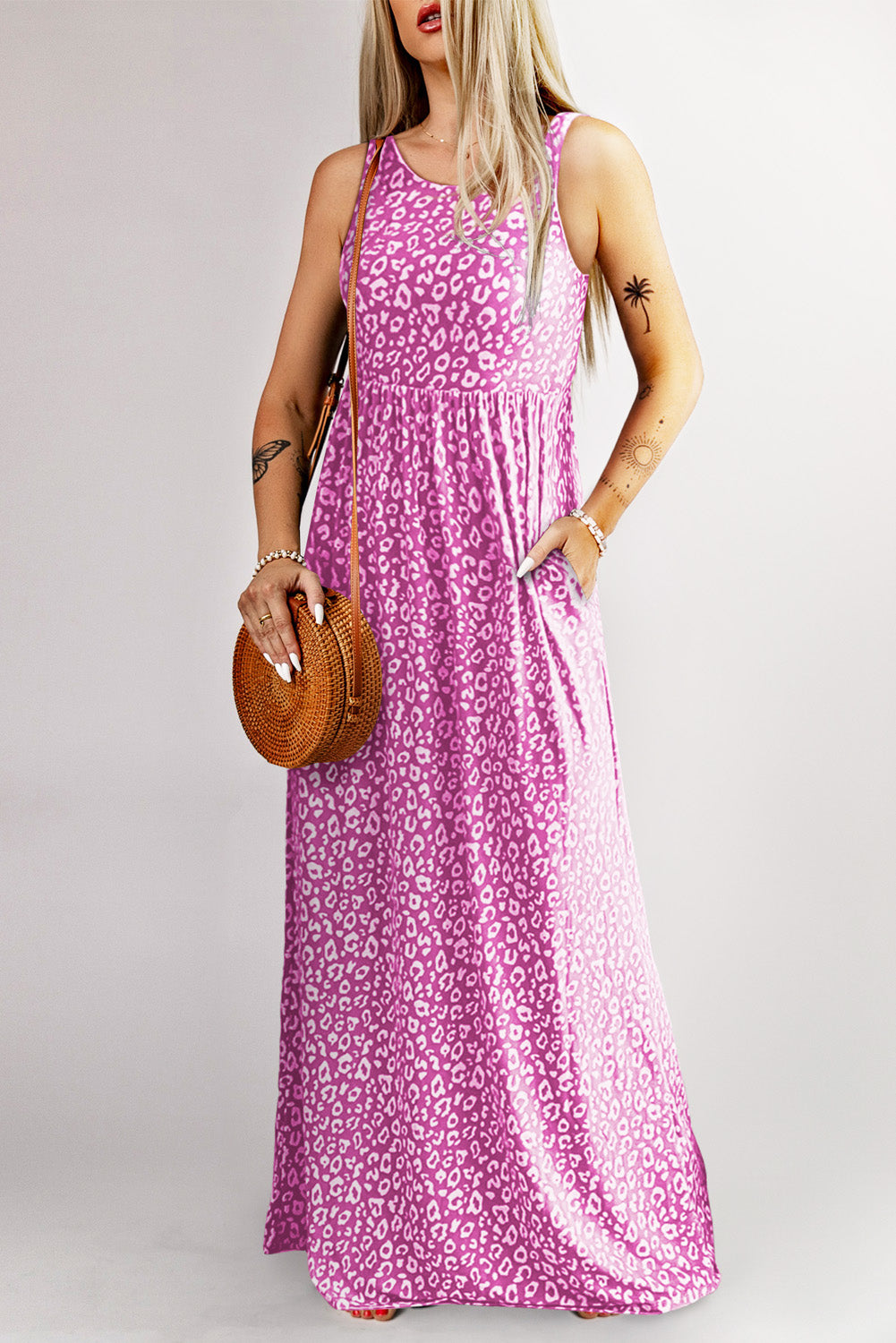 Pink Sleeveless Floor Length Leopard Print Dress with PocketsMaterial:95%POLYESTER+5%ELASTANE



		•The dress features a bold and eye-catching leopard print design.
	
	
		•The floor length and sleeveless design make it pe