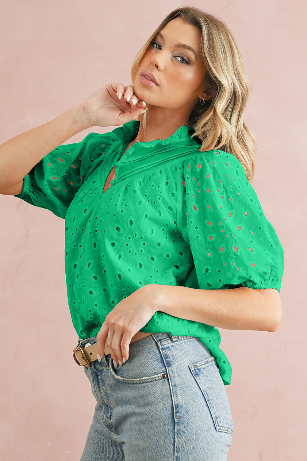 Green Flower Hollow-out Short Puff Sleeve BlouseMaterial:100%Cotton



		With charming floral details and hollow-out accents, this blouse offers a touch of elegance and femininity.
	
	
		Featuring short puff 