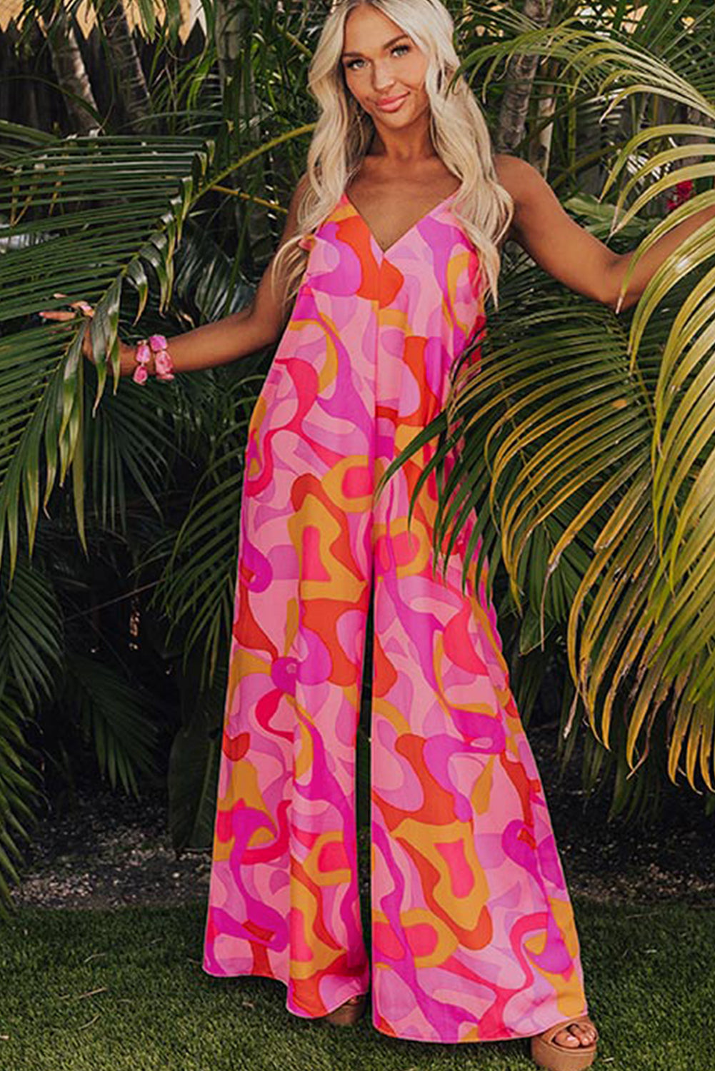 Pink Abstract Print V Neck Slouchy Wide Leg JumpsuitMaterial:100%Polyester

• Embrace a bohemian vibe with this jumpsuit, featuring a unique abstract pattern that adds a touch of artistic flair to your outfit.
• Sta