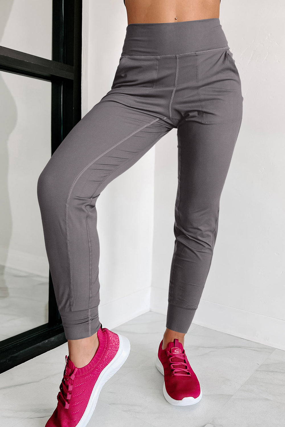 Black Exposed Seam High Waist Pocketed JoggersMaterial:100%Polyester



		These solid joggers are a versatile addition to your wardrobe, suitable for individuals of all body types.

	
		The exposed seam desi