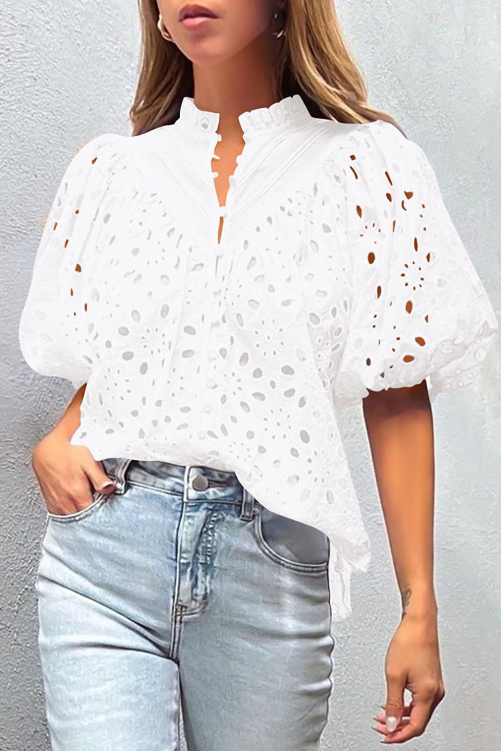 Green Flower Hollow-out Short Puff Sleeve BlouseMaterial:100%Cotton



		With charming floral details and hollow-out accents, this blouse offers a touch of elegance and femininity.
	
	
		Featuring short puff 