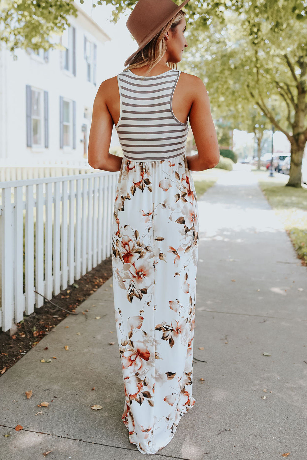 White Boho Stripes & Floral Print Floor Length Tank DressMaterial:95%POLYESTER+5%ELASTANE



		•Easy Match: This long dress goes well with sandals, high heels, a hat, or worn with a pretty necklace for a fashion look, wh