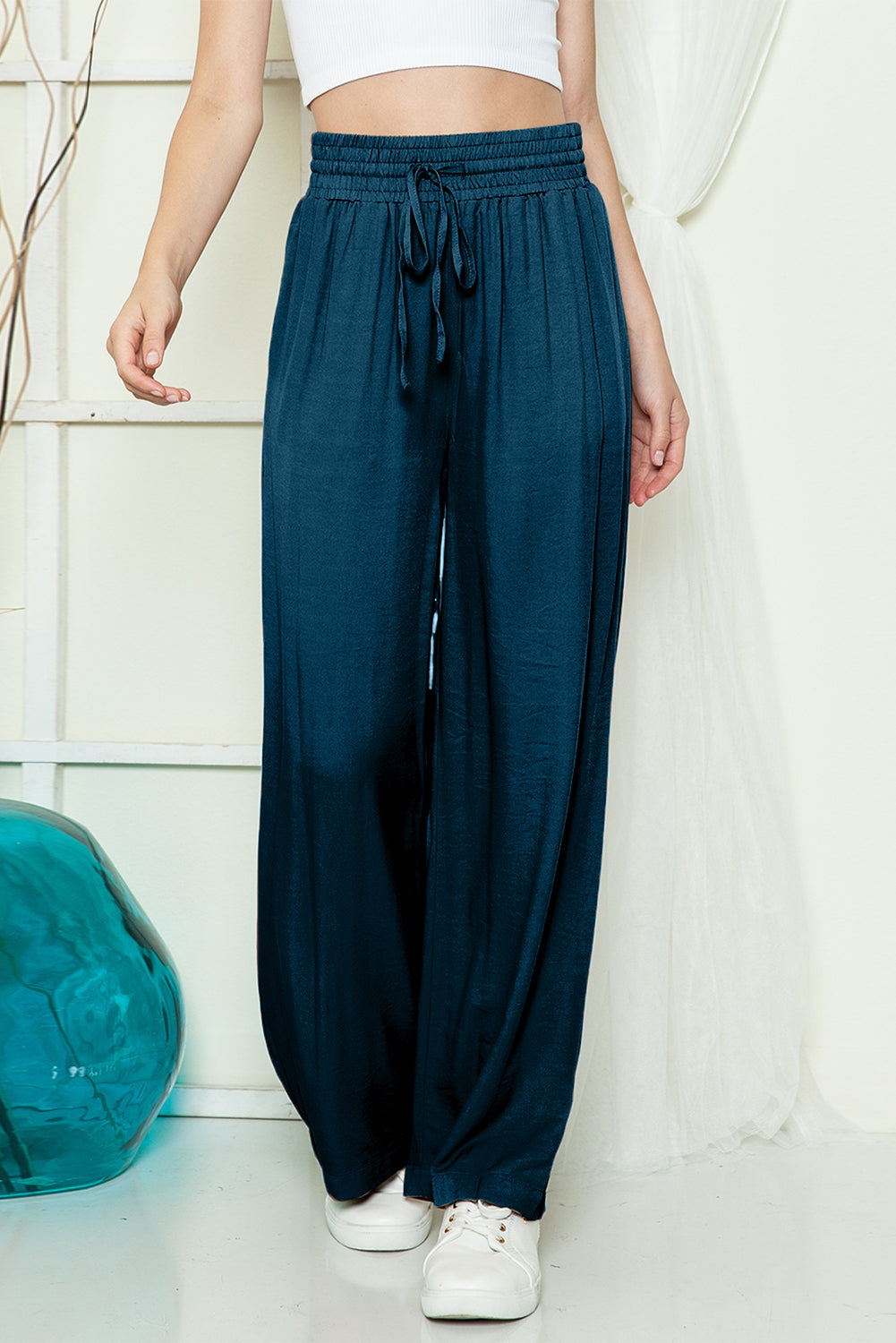 Blue Casual Drawstring Shirred Elastic Waist Wide Leg PantsMaterial:65%Viscose+35%Polyester



		These wide leg pants
are casual and comfy with a loose fit style
	
	
		The smocked waist
design is fashionable and very 