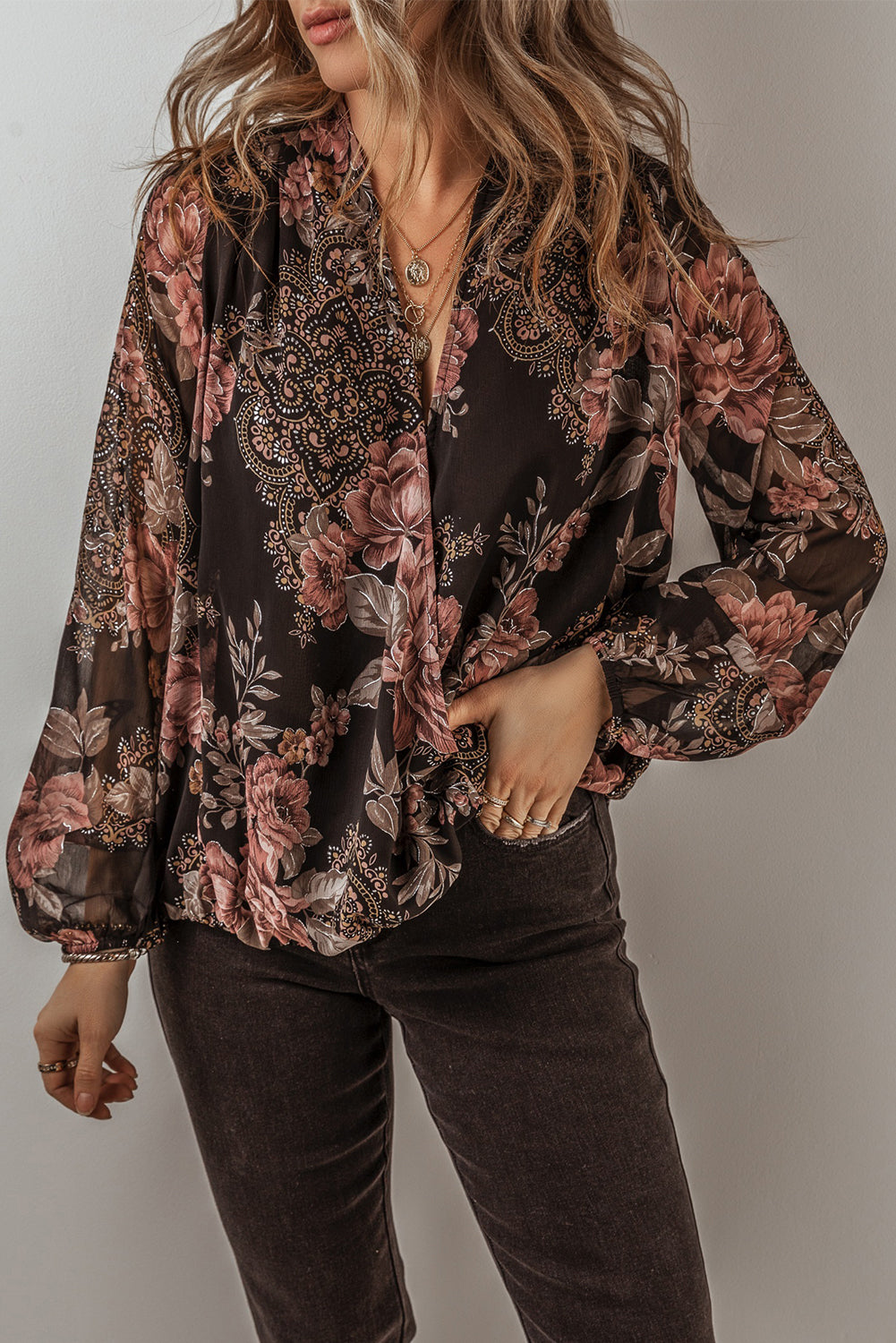 Black Floral Print Criss Cross V Neck Balloon Sleeve BlouseMaterial:100%Polyester

• Embrace elegance with the blouse, perfect for adding a touch of sophistication to your daily outfits.
• The striking floral print adds a 