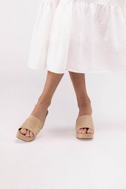 ZAFER-Nat MulesIntroducing the Zafer-Nat Mules, a fusion of style and comfort designed to elevate your summer wardrobe. These sandals feature a minimalist yet sophisticated design,