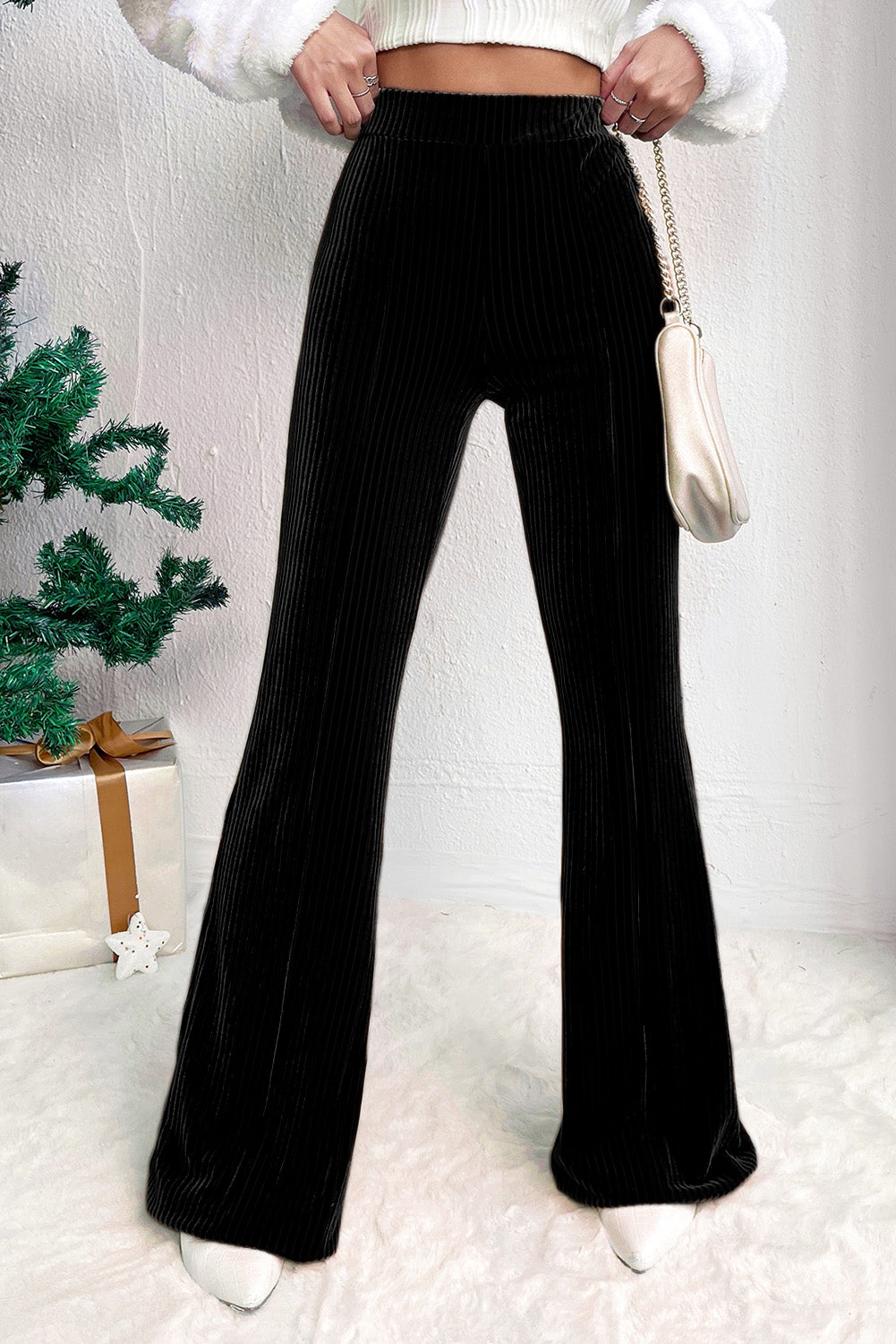 Chestnut Solid Color High Waist Corduroy Flare PantsMaterial:90%Polyester+10%Elastane



		These pants feature a high waist design, which offers a flattering silhouette and can make the wearer's legs appear longer. 