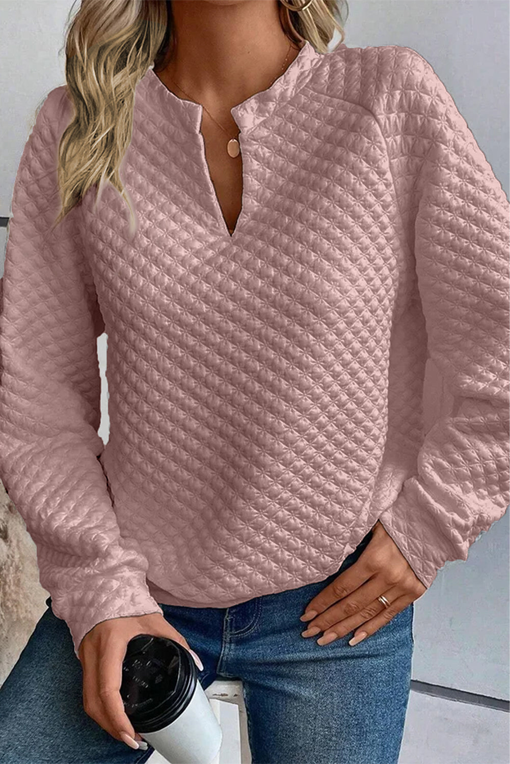 Black Quilted V-Neck Solid Color Long Sleeve TopMaterial:95%POLYESTER+5%ELASTANE



		The top is a classic and versatile piece that offers both comfort and style with its quilted texture and simple design.
	
	