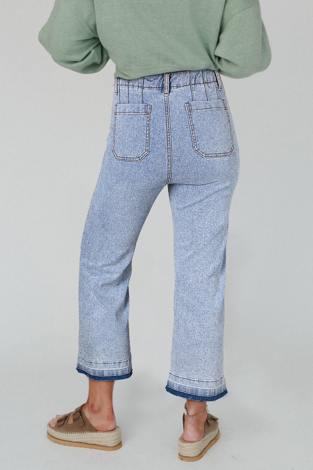 Beau Blue Acid Washed Contrast Hem Pocketed Cropped JeansMaterial:55%Cotton+42%Viscose+3%Elastane




		Straight legs and cropped length for a modern silhouette
	
	
		Contrast edge detailing adds a touch of flair
	
