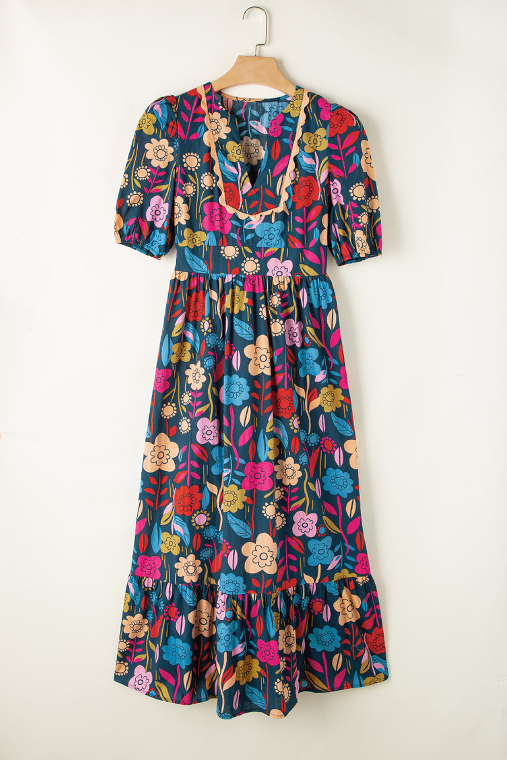 Green Floral Print Split V Neck Puff Sleeve Maxi DressMaterial:100%Cotton



		The dress is made from a soft and breathable fabric, ensuring comfort and a lightweight feel.
	
	
		This maxi dress features a split V 