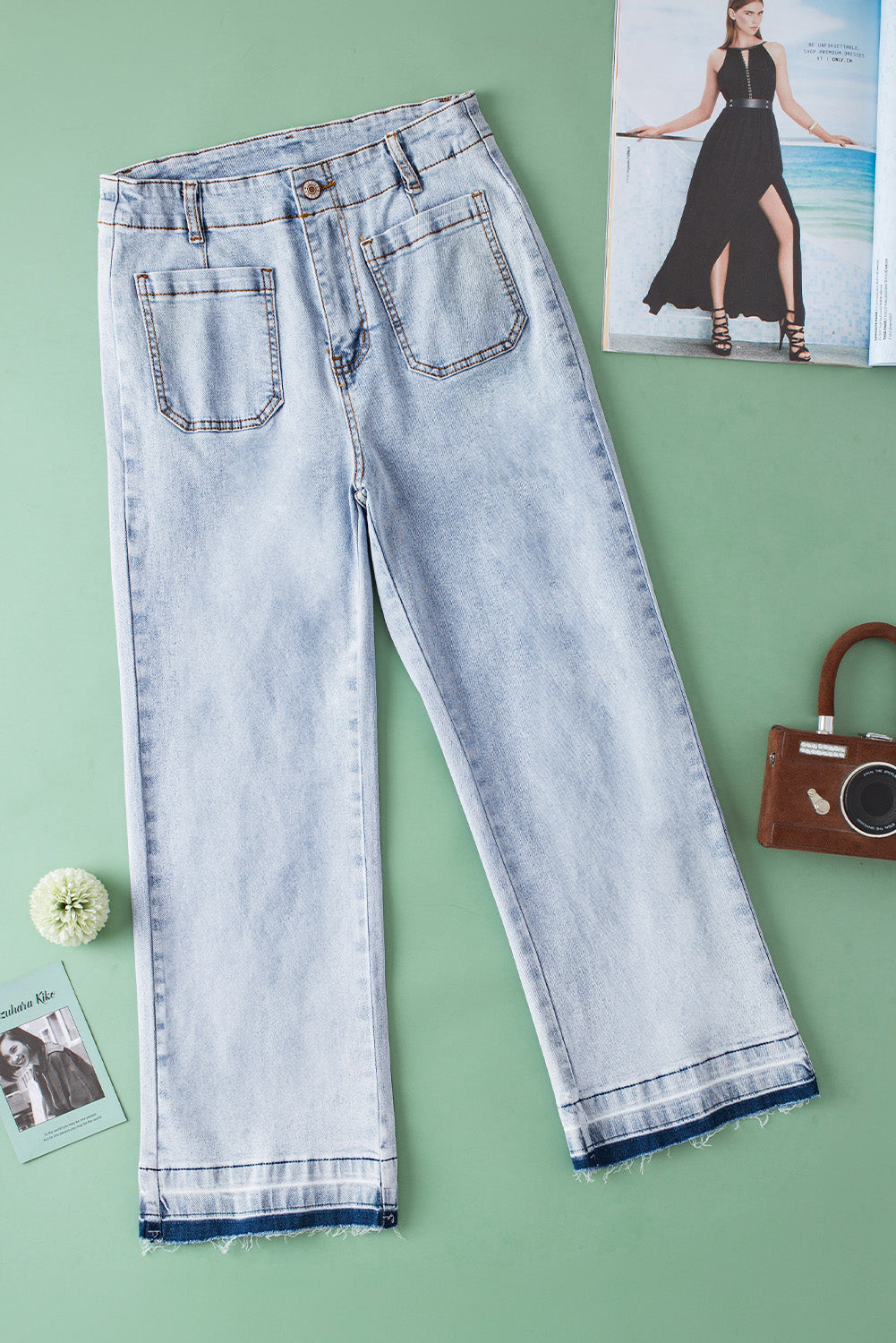 Beau Blue Acid Washed Contrast Hem Pocketed Cropped JeansMaterial:55%Cotton+42%Viscose+3%Elastane




		Straight legs and cropped length for a modern silhouette
	
	
		Contrast edge detailing adds a touch of flair
	
