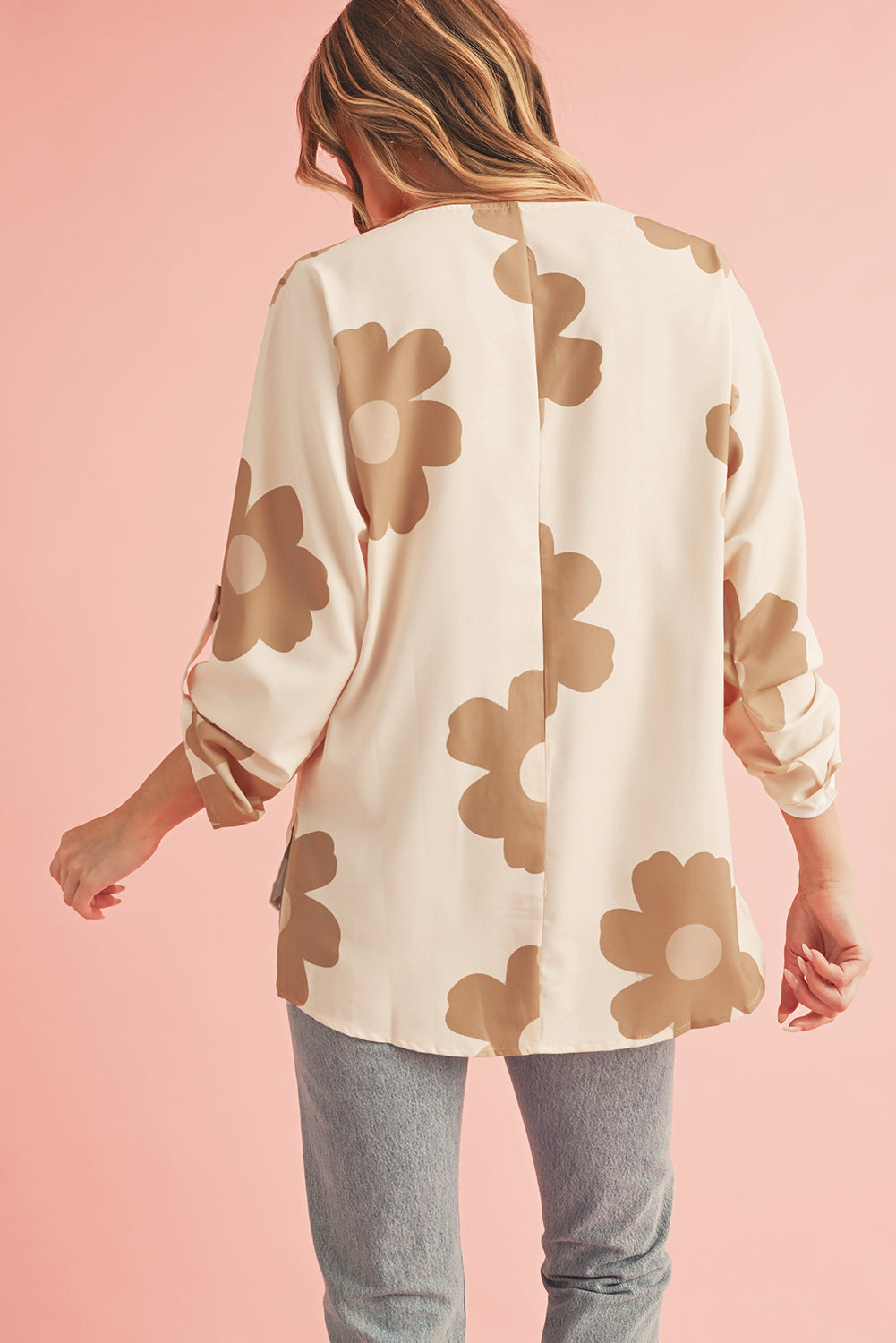 Khaki 60s Flower Print Batwing Sleeve Side Slits BlouseMaterial:100%Polyester



		The blouse is adorned with a flower print, which typically consists of floral patterns in various colors and designs. 
	
	
		The blo