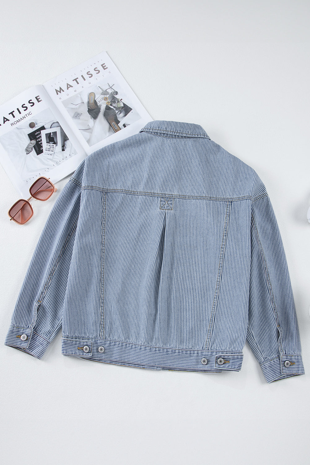 Dark Blue Washed Oversized Pocketed Denim JacketMaterial:75%Cotton+25%Polyester

• Classic dark blue denim jacket with a washed finish for a trendy, worn-in look that's perfect for casual outings or layering over