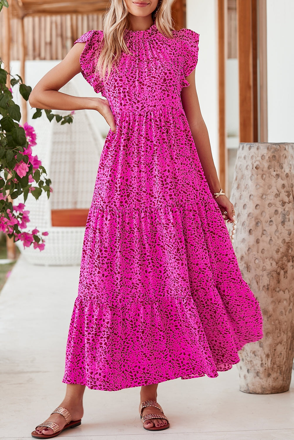 Rose Red Leopard Print Ruffle Sleeveless Maxi DressMaterial:100%Polyester



		The dress is designed with ruffle sleeves, which add a feminine and playful element to the garment.
	
	
		The dress is sleeveless, a