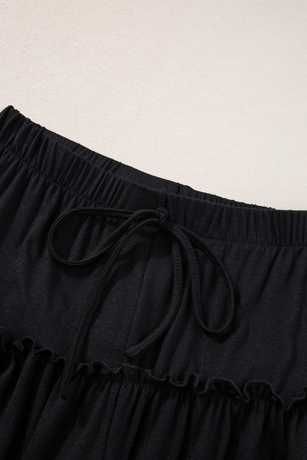 Black Frill Detail Drawstring High Waist Wide Leg PantsMaterial:65%Polyester+30%Viscose+5%Elastane



		Effortlessly stylish: Loose fit and wide leg design for a chic and contemporary look.
	
	
		Versatile and easy 