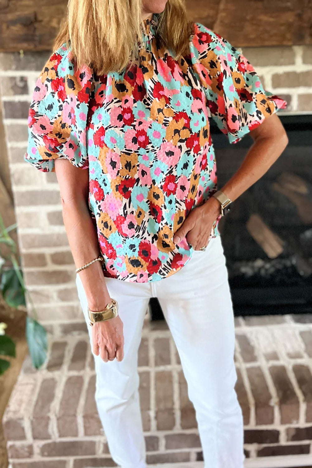 White Frilled Floral Print Puff Sleeve Mock Neck BlouseMaterial:100%Polyester



		The blouse features a frilled hem, adding a feminine and playful touch to the overall silhouette. 
	
	
		Pair it with jeans and flat