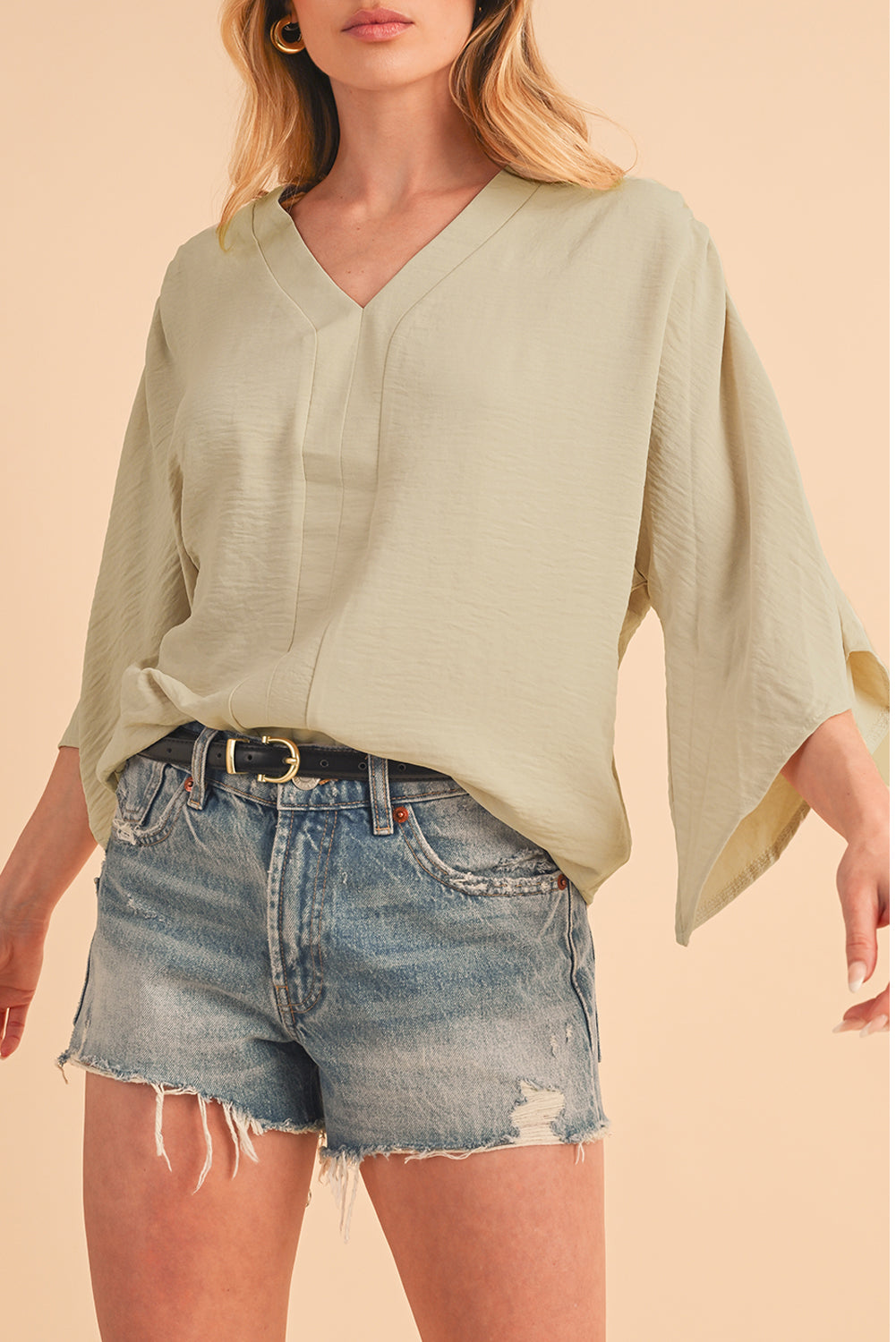 Parchment Solid Color Crinkled V Neck Ruffled Sleeve BlouseMaterial:100%Polyester



		The blouse comes in a solid color, which provides a clean and versatile look. 
	
	
		The crinkled effect also makes the blouse resis