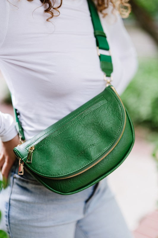 HOLLY FOLDOVER CROSSBODY BELT SHOULDER BAGThe ultimate in fashion and function, the Holly Crossbody is filled with details you'll obsess over. This crossbody has a wide zippered opening that makes it easy to