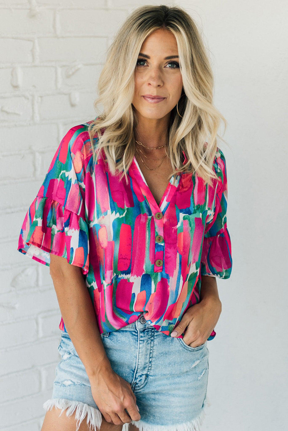 Rose Abstract Brushwork Print Buttoned V Neck BlouseMaterial:100%Polyester



		The abstract brushwork print on this blouse adds a chic and unique touch, making it stand out in style. 
	
	
		Crafted from lightwei