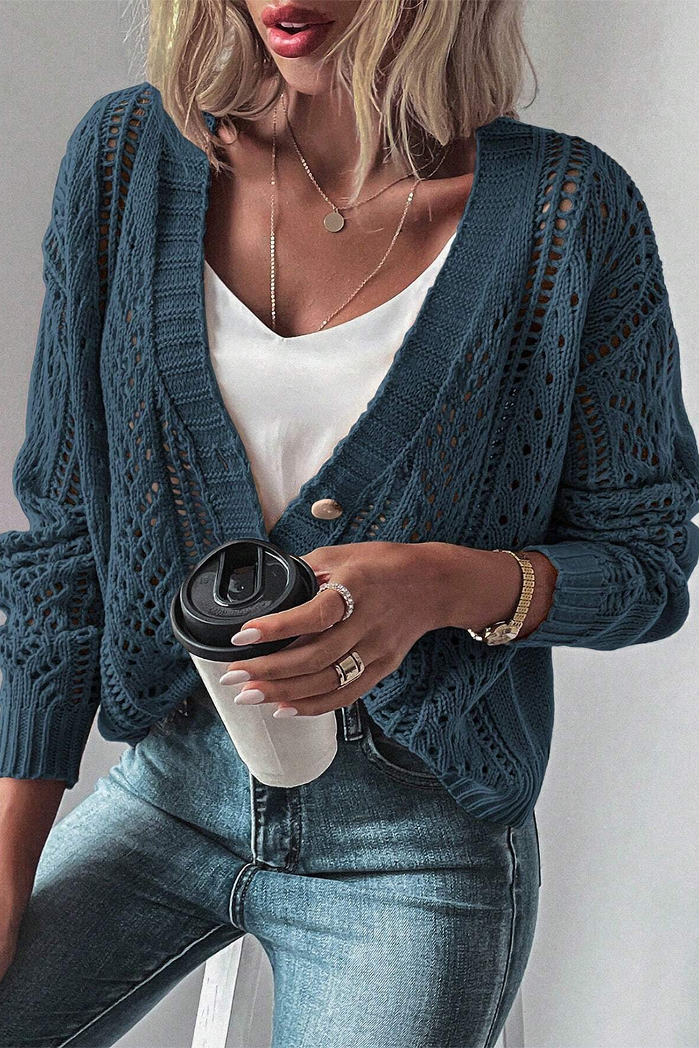 Real Teal Hollow Knit Drop Shoulder CardiganMaterial:60%Cotton+40%Acrylic

• Elevate your casual wardrobe with the cardigan, crafted for comfort and style, ideal for layering during transitional seasons.
• T