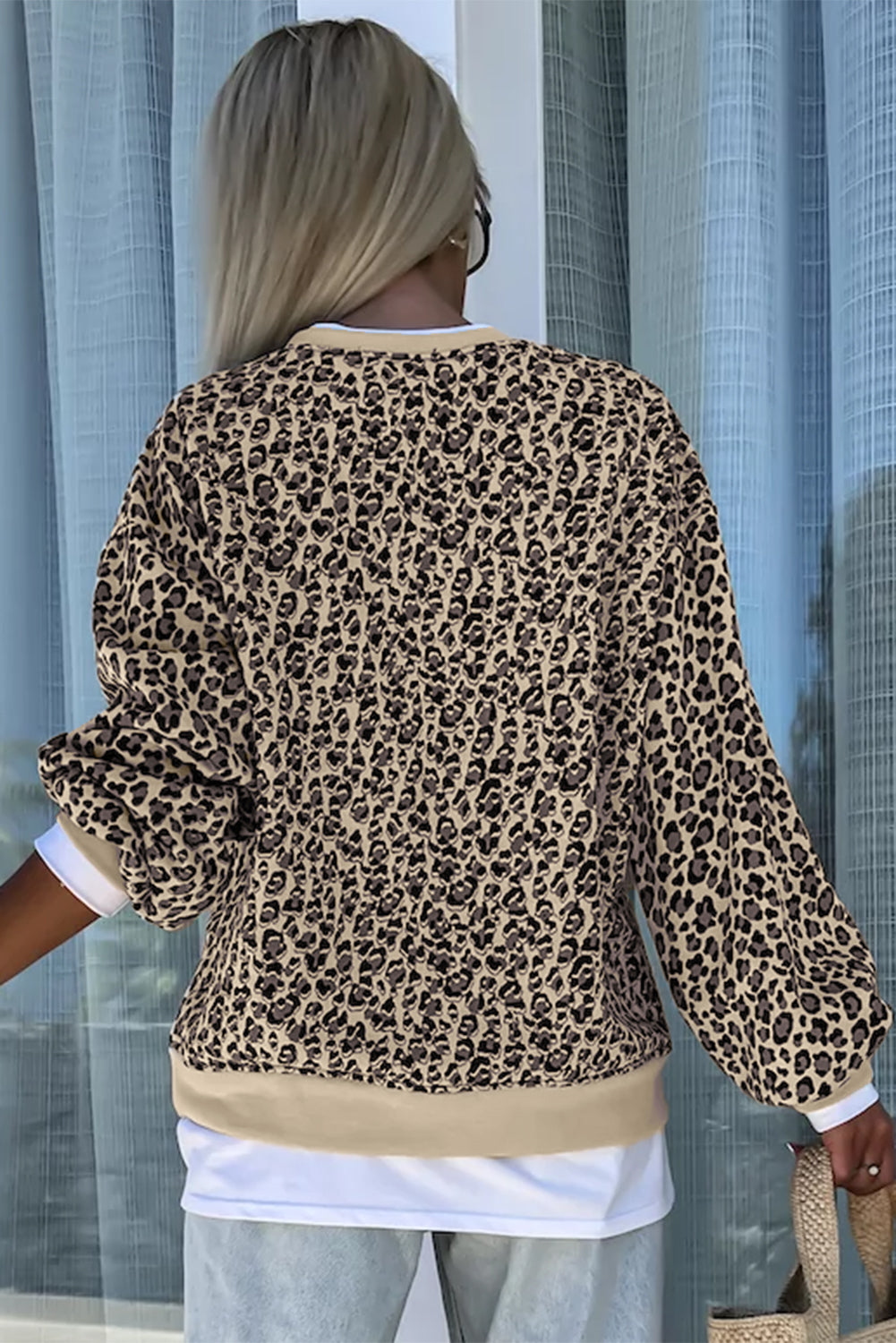 Parchment Leopard Print Crew Neck SweatshirtMaterial:95%Polyester+5%Elastane

• Luxuriously soft and stylish, this sweatshirt is a wardrobe must-have for those who value comfort and fashion in one piece.
• T