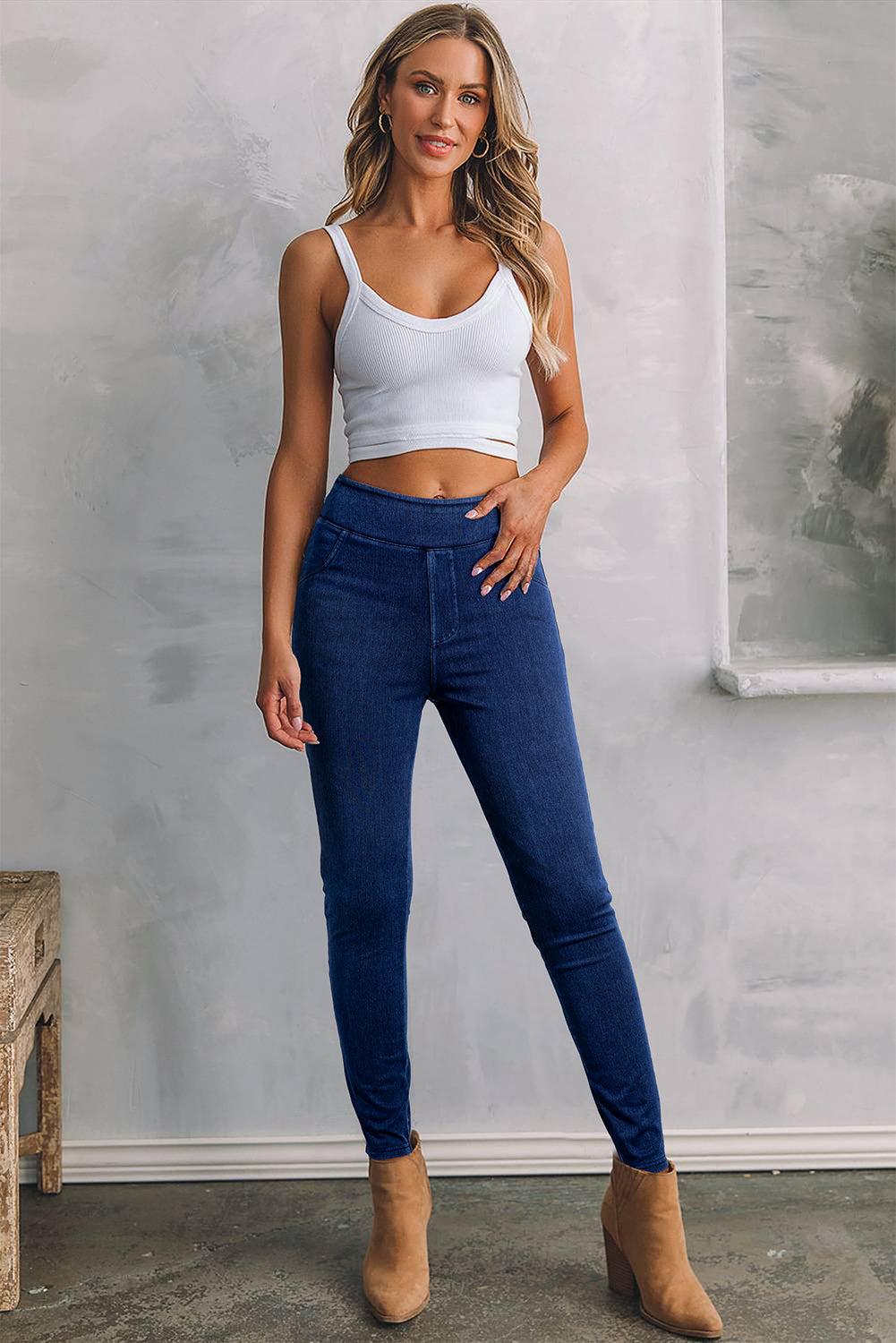 Ashleigh Casual Blue Back Pocket Stretchy Denim LeggingsMaterial:47%Polyester+42%Cotton+11%Elastane

• Stay stylish and comfortable all day in these Black Back Pocket Stretchy Denim Casual Leggings, perfect for daily wea