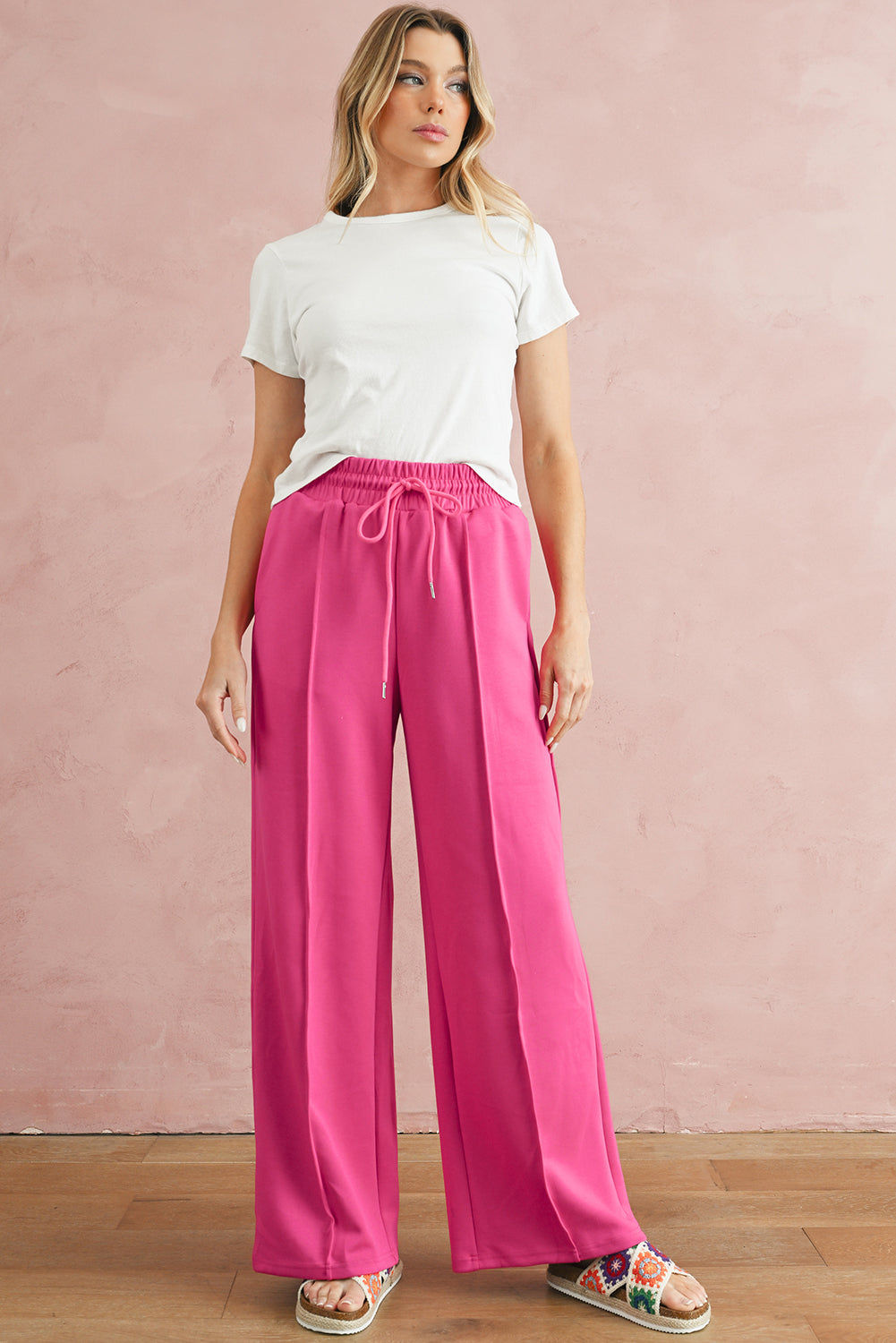 Rose Red Drawstring Smocked Waist Wide Leg PantsMaterial:50%Polyester+45%Viscose+5%Elastane



		The high waist and wide leg designs ensure wearers feel slim and fashionable.
	
	
		Featuring an elastic smocke