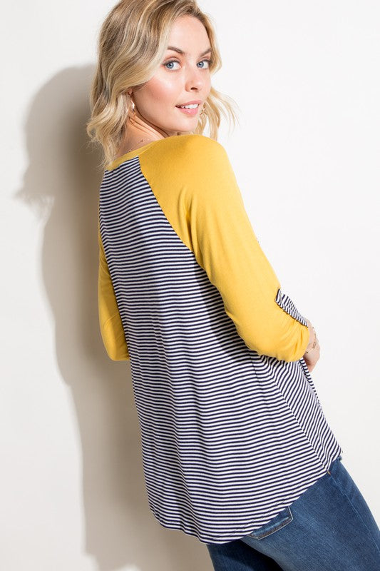 STRIPE SOLID ROLL UP SLEEVE TOPPIN STRIPE AND SOLID MIXED ROUND NECK POCKET ROLL OVER 3/4 SLEEVE TOP- MADE IN U.S.A.
Style: Casual
Print / Pattern: PIN STRIPE AND SOLID
Fit: Regular
Neck Line: ROU