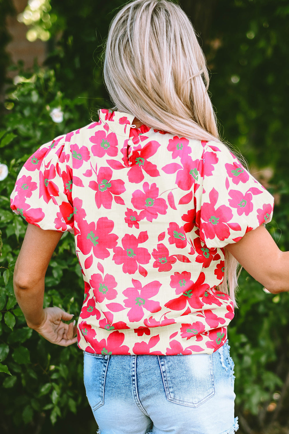 Beige Puff Sleeve Frill Neckline Floral BlouseMaterial:100%Cotton



		The blouse features a charming floral pattern and elegant frill neckline, adding a touch of romance to your outfit.
	
	
		Crafted from 