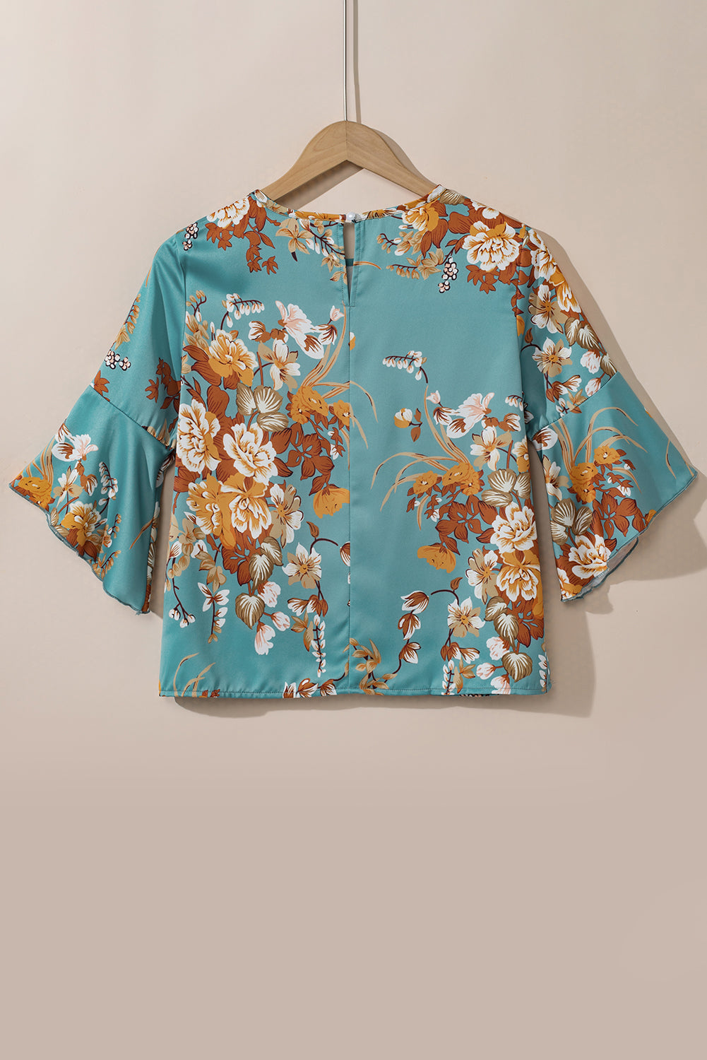 Mineral Blue Floral Print Round Neck Flounce Sleeve BlouseMaterial:100%Polyester



		The blouse is a feminine and elegant top, featuring a vibrant floral print that adds a pop of color to your outfit.
	
	
		Made from 