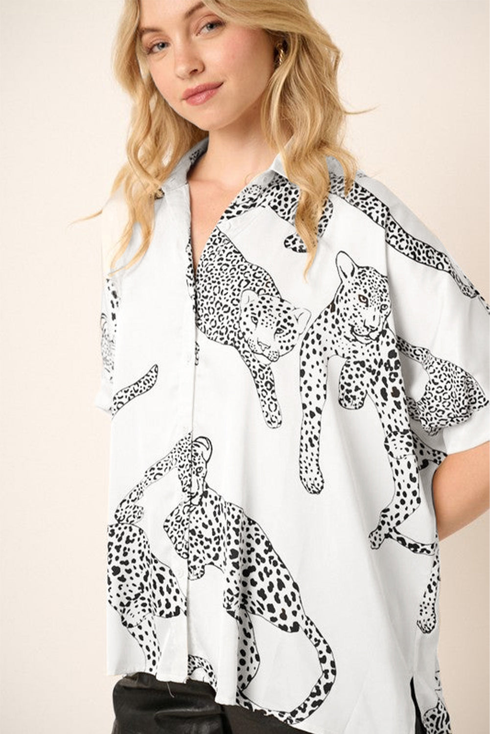 Beige Cheetah Print Buttoned Half Sleeve BlouseMaterial:100%Polyester



		The blouse features a trendy and eye-catching cheetah print pattern, adding a bold and stylish touch to your outfit.
	
	
		Made from