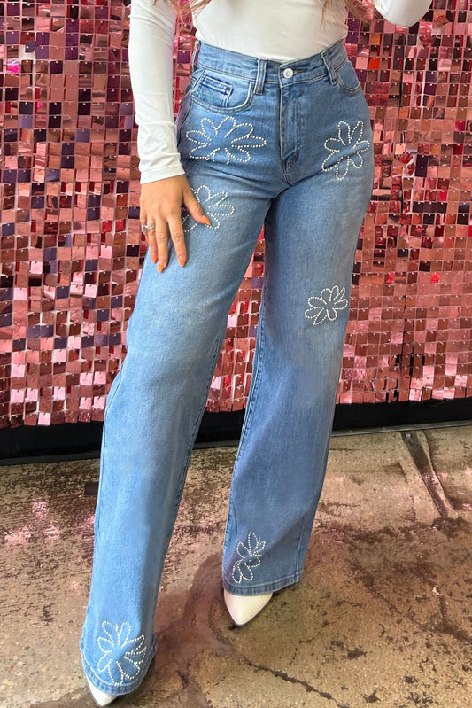 Light Blue Floral Beads Decor High Rise Wide Leg JeansMaterial:75%Cotton+23%Polyester+2%Elastane



		These wide leg jeans with floral rhinestone décor are sure to pop eyes
	
	
		Embrace comfort and fashion with th