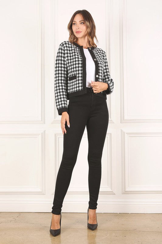 Black check knitted jacket- Black check knitted jacket, heavy weight fabric, 4 snap buttons, 2 functional pockets- Pattern type : check pattern- Neck line : round neck- Sleeve type : regular 