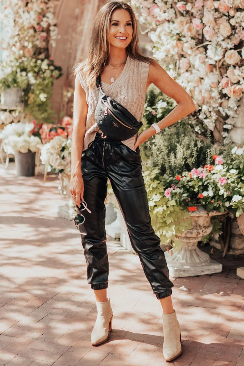 Black Faux Leather Smocked Waist Drawstring Cropped PantsMaterial:100%PU

• Crafted from high-quality black faux leather, these cropped pants exude a sleek and modern appeal, perfect for both casual and dressy outfits.
•