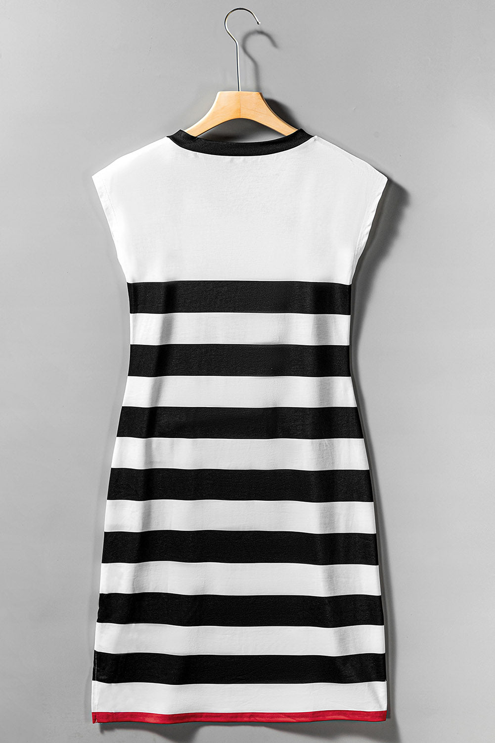 Stripe Casual V Neck Cap Sleeve Midi DressMaterial:95%POLYESTER+5%ELASTANE



		This midi dress features a classic and timeless striped pattern that is perfect forany occasion
	
	
		The dress has a flat