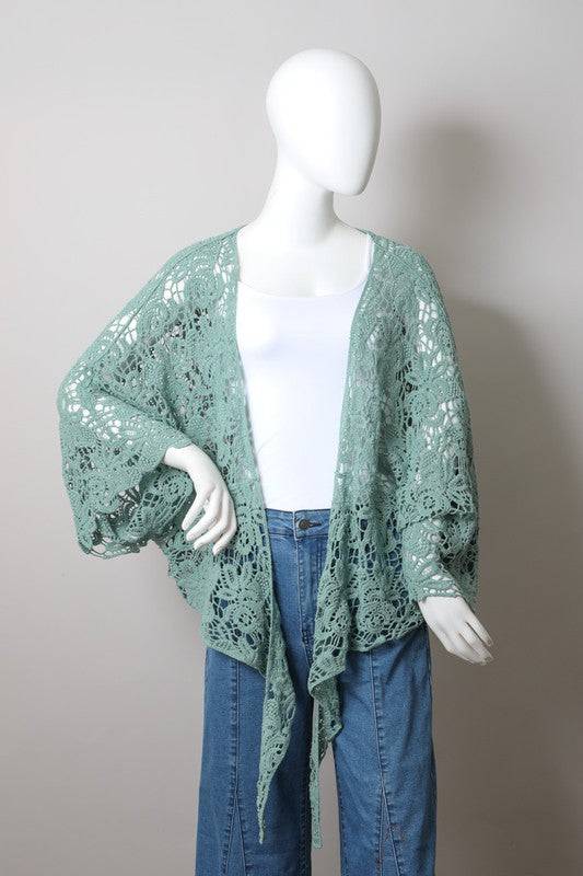 Crochet Floral Petal Kimono WrapCrochet Floral Petal Kimono Wrap w/ SleevesImmediate ShippingOne Size Fits MostSizes 0-18Back length: 26"Bust across: 29"Sleeve length: 21.5"Sleeve opening: 12"
Styl