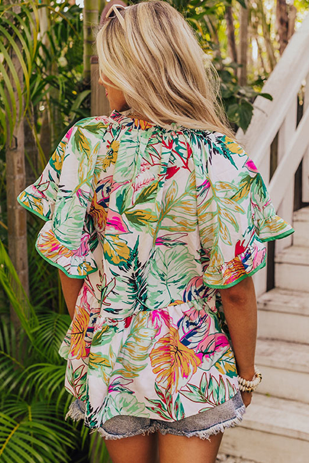 White Tropical Plant Print Tie Neck Ruffle BlouseMaterial:100%Cotton

• Embrace a touch of Boho chic with this blouse, exuding elegance and charm with its delicate floral pattern.
• Elevate your style with the gr