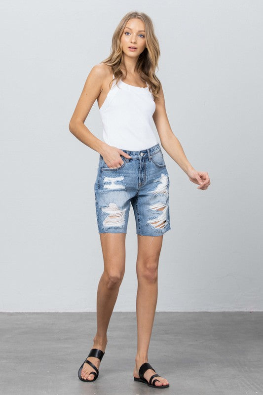 DISTRESSED PREMIUM BERMUDA SHORTSDESTROYED SHORTS WITH RAW EDGE BOTTOM100% COTTON(SIZE S)WAIST 29"HIP 36 1/2"FRONT RISE 10"LEG OPENING 21"INSEAM 8"*Model wears size S*MODELHEIGHT 5'9"WAIST 24"HIPS 3