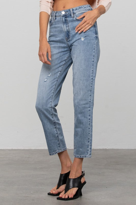 HIGH RISE STRAIGHT JEANSHIGH RISE STRAIGHT JEANS100% COTTON(SIZE 3)WAIST 28"HIP 37 1/2"FRONT RISE 11 1/2"LEG OPENING 13"INSEAM 27"*Model wears size 3*MODELHEIGHT 5'9"WAIST 24"HIPS 35"BUST 3