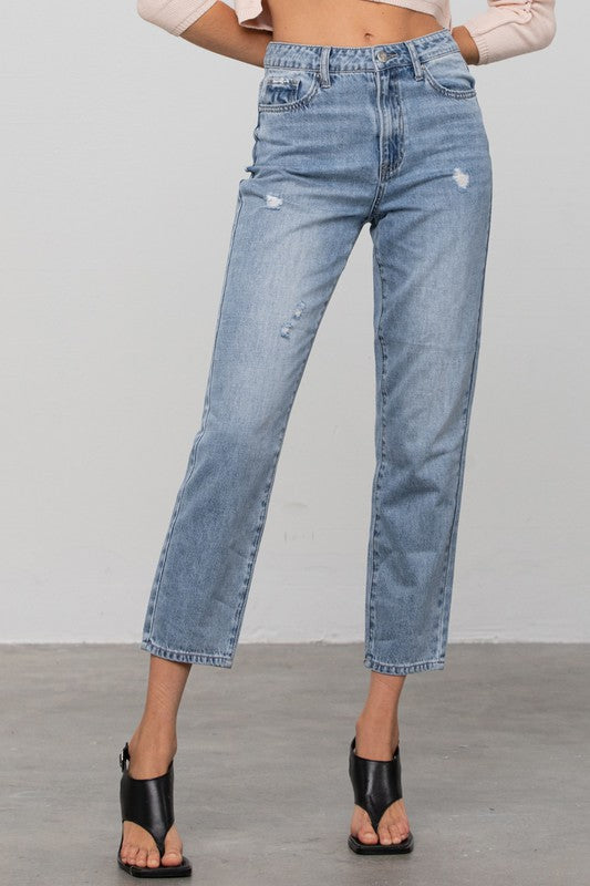 HIGH RISE STRAIGHT JEANSHIGH RISE STRAIGHT JEANS100% COTTON(SIZE 3)WAIST 28"HIP 37 1/2"FRONT RISE 11 1/2"LEG OPENING 13"INSEAM 27"*Model wears size 3*MODELHEIGHT 5'9"WAIST 24"HIPS 35"BUST 3