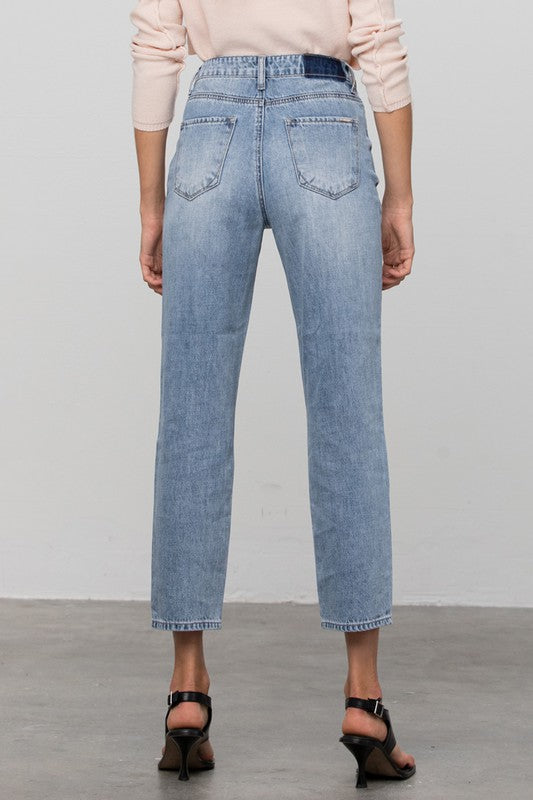 HIGH RISE STRAIGHT JEANSHIGH RISE STRAIGHT JEANS100% COTTON(SIZE 3)WAIST 28"HIP 37 1/2"FRONT RISE 11 1/2"LEG OPENING 13"INSEAM 27"*Model wears size 3*MODELHEIGHT 5'9"WAIST 24"HIPS 35"BUST 3