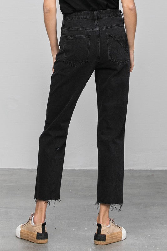 HIGH RISE PREMIUM STRAIGHT JEANS BLACK DENIMHIGH RISE STRAIGHT JEANS80% COTTON,14% POLYESTER,6% VISCOSE(SIZE 3)WAIST 28"HIP 39"FRONT RISE 11 1/2"LEG OPENING 13 1/4"INSEAM 26 1/2"*Model wears size 3*MODELHEIGHT