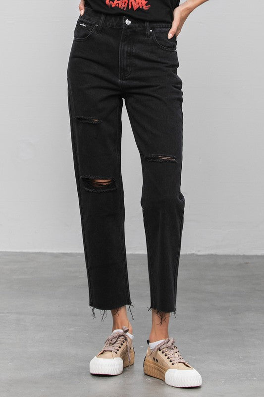 HIGH RISE PREMIUM STRAIGHT JEANS BLACK DENIMHIGH RISE STRAIGHT JEANS80% COTTON,14% POLYESTER,6% VISCOSE(SIZE 3)WAIST 28"HIP 39"FRONT RISE 11 1/2"LEG OPENING 13 1/4"INSEAM 26 1/2"*Model wears size 3*MODELHEIGHT